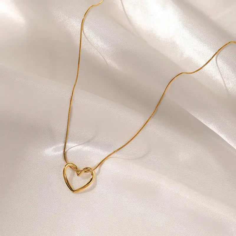 18 KT Gold Plated Elegant Style Heart Shaped Necklace TK GOLD