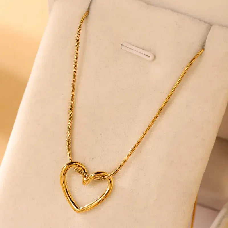 18 KT Gold Plated Elegant Style Heart Shaped Necklace TK GOLD