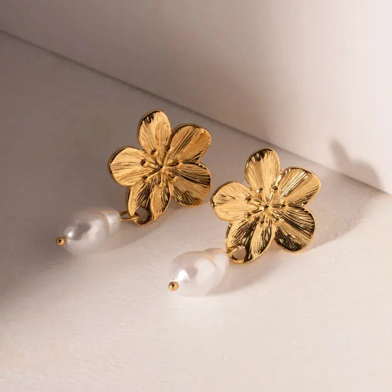 18KT Gold Plated Simple Style Flower Pearl Drop Earrings TK GOLD